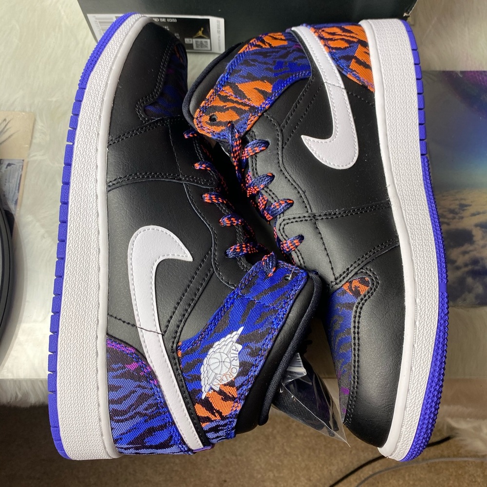 🆕 - Air Jordan 1 Mid Tiger Stripe - Size: Mens 7 - Picture 7 of 11